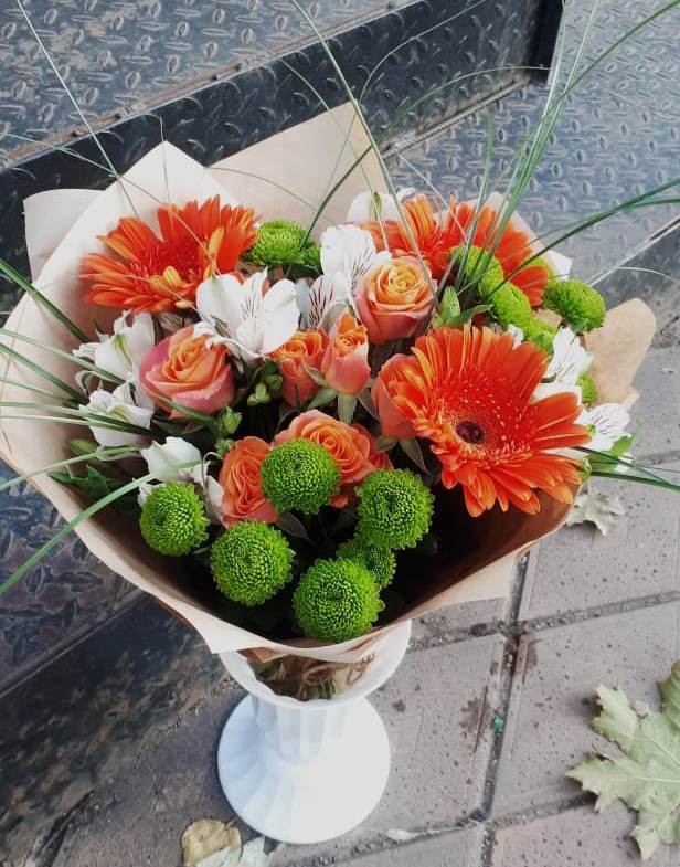 Букет цветов из: Герберы, Хризантемы, Альстромерии и Розы в Власихе Алтайский край