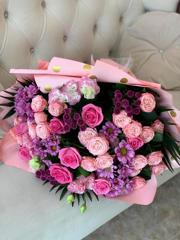 Букет цветов из: Хризантемы, Розы и Лизиантусы в Власихе Алтайский край