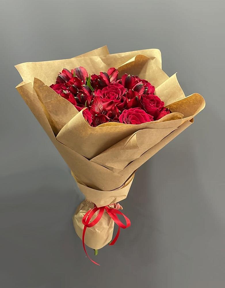 Букет цветов из: Альстромерии и Розы в Власихе Алтайский край