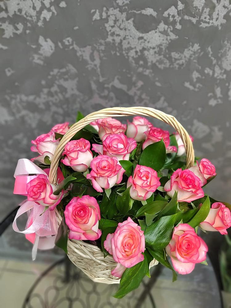 Цветочная композиция из Розы в корзине в Власихе Алтайский край