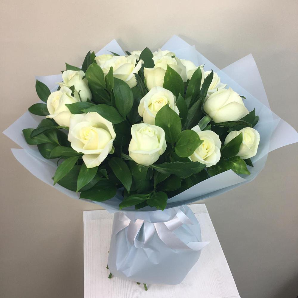 Букет 15 Белых роз Проуд в Власихе Алтайский край