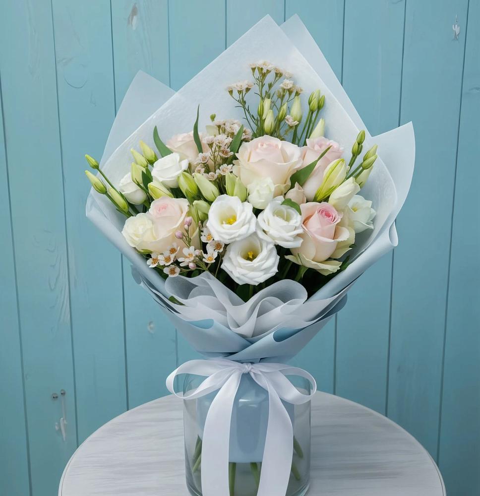 Букет цветов из: Розы и Лизиантусы в Власихе Алтайский край