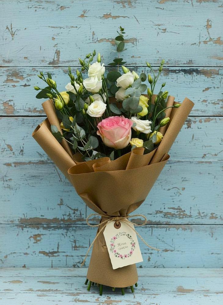 Букет цветов из: Розы и Лизиантусы в Власихе Алтайский край