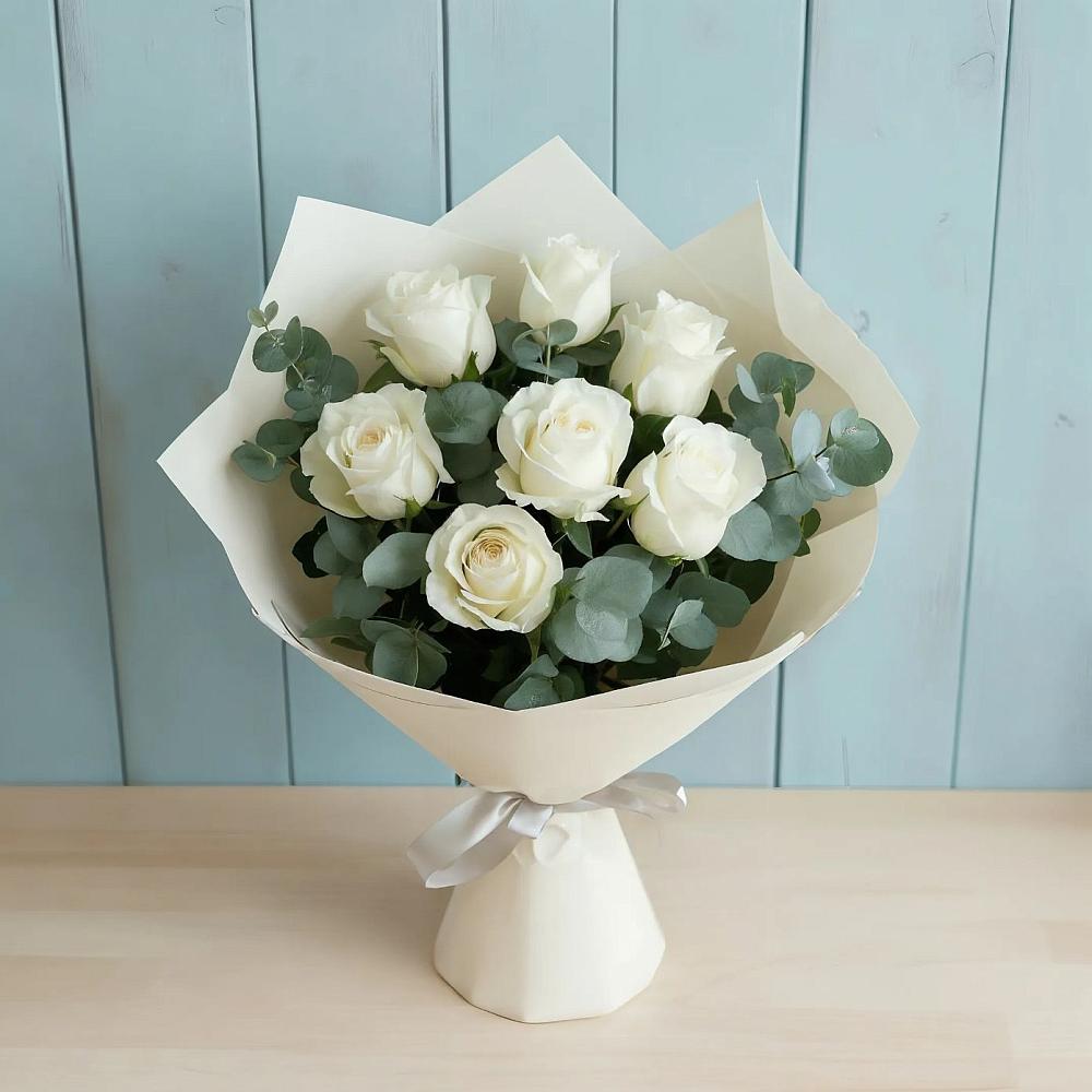Букет Белые розы в Эвкалипте в Власихе Алтайский край