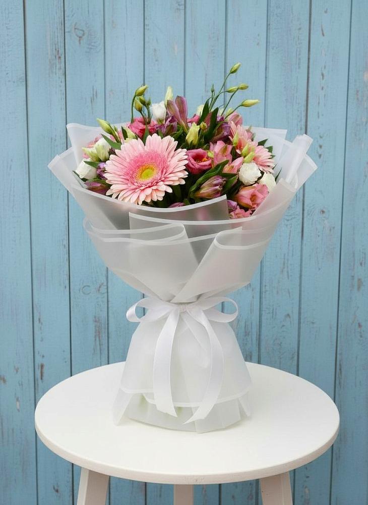 Букет цветов из: Герберы, Альстромерии и Лизиантусы в Власихе Алтайский край