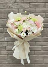 Букет цветов из:  Гвоздики, Розы, Лизиантусы и Хризантемы в Власихе Алтайский край