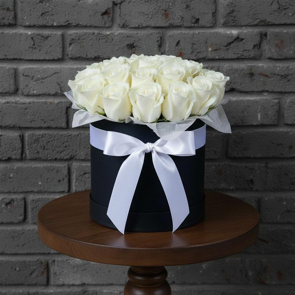 Цветочная композиция из Розы в шляпной коробке в Власихе Алтайский край