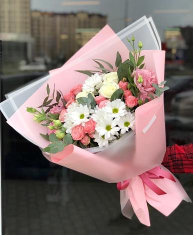 Букет цветов из: Розы, Лизиантусы и Хризантемы в Власихе Алтайский край