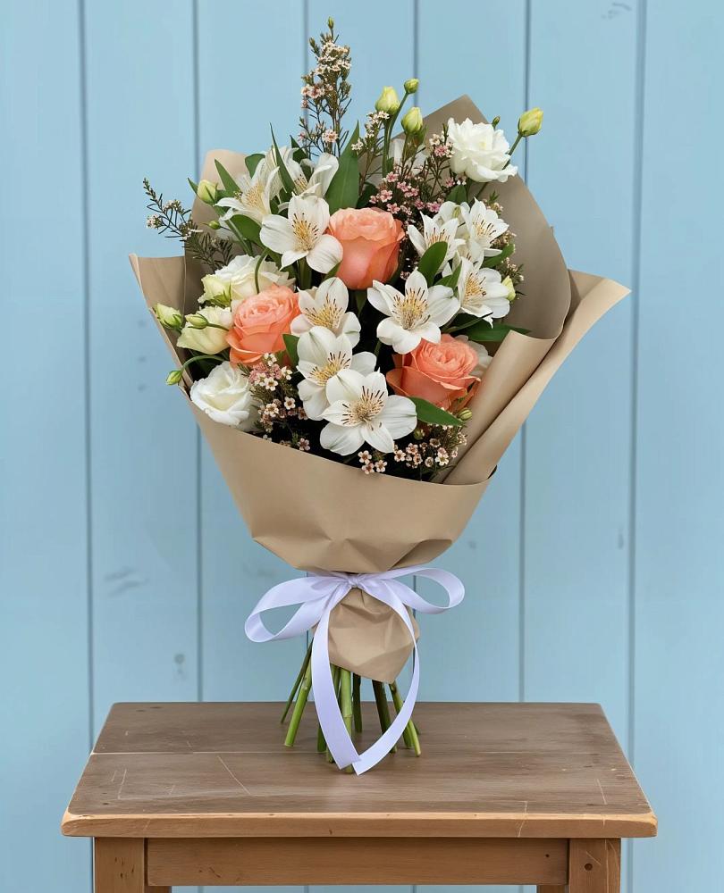 Букет цветов из: Альстромерии, Лизиантусы, Розы и Хризантемы в Власихе Алтайский край