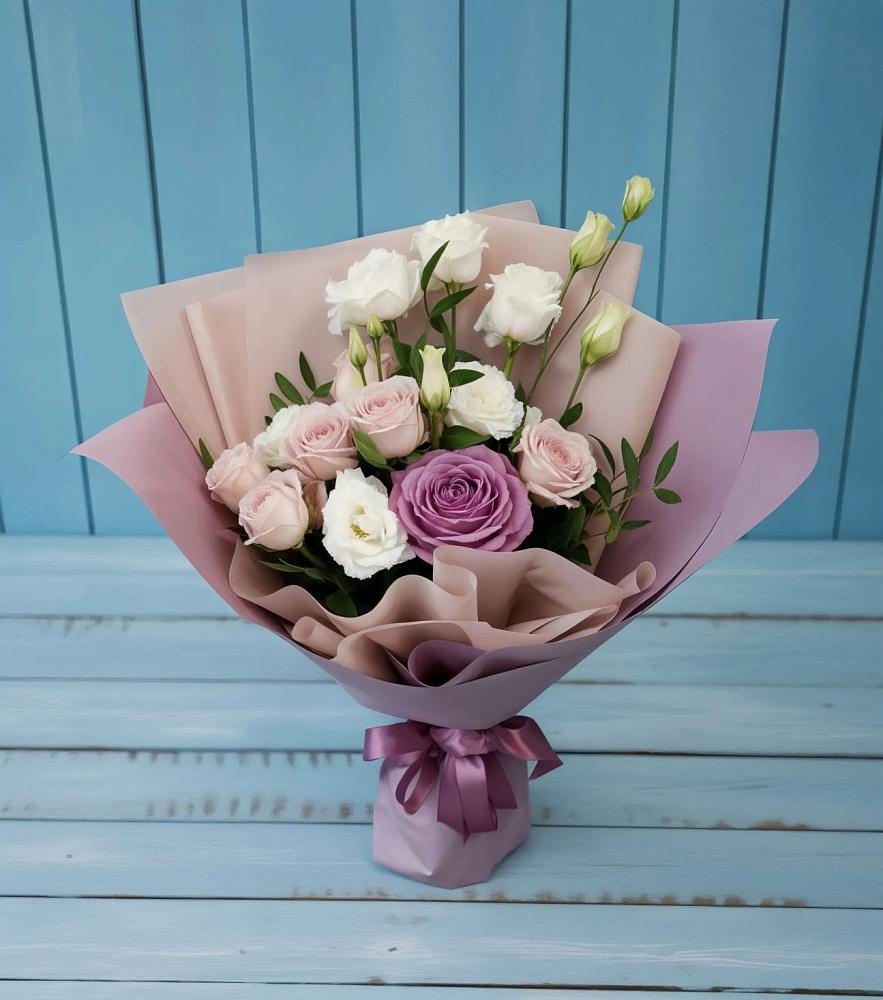 Букет цветов из: Розы и Лизиантусы в Власихе Алтайский край